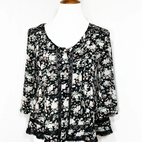 Anthropologie Eyelet Embroidered Pintuck Pleated Black Floral Peasant Top Size 0 - Picture 10 of 13